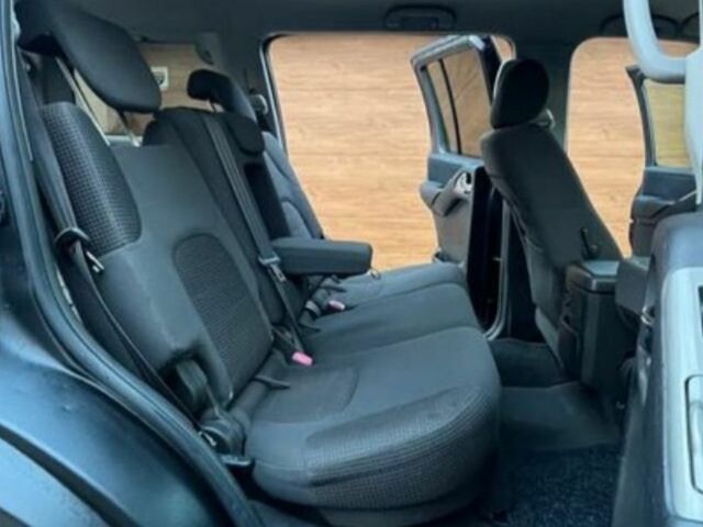 Черный Ниссан Патфайндер, объемом двигателя 3 л и пробегом 216 тыс. км за 4000 $, фото 6 на Automoto.ua