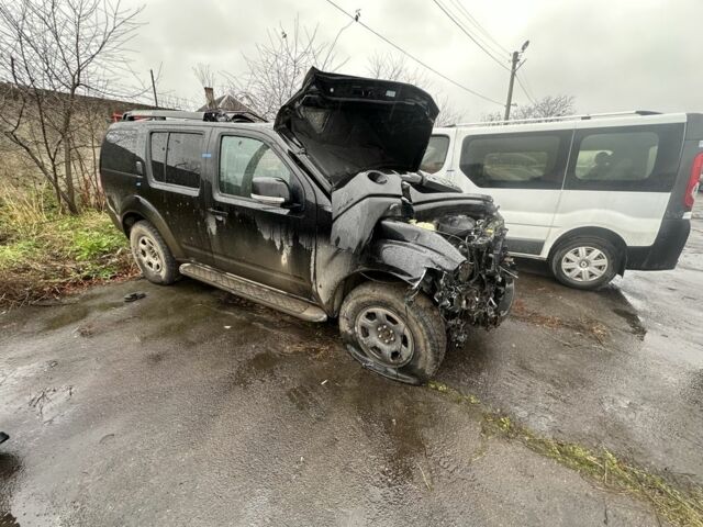 Черный Ниссан Патфайндер, объемом двигателя 2.5 л и пробегом 200 тыс. км за 4700 $, фото 4 на Automoto.ua