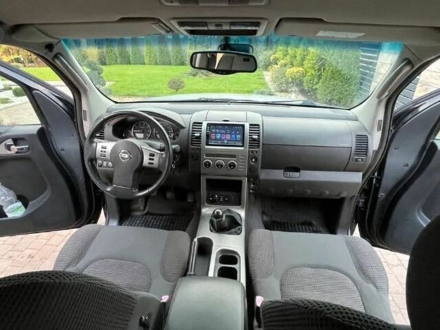 Черный Ниссан Патфайндер, объемом двигателя 3 л и пробегом 216 тыс. км за 4000 $, фото 5 на Automoto.ua