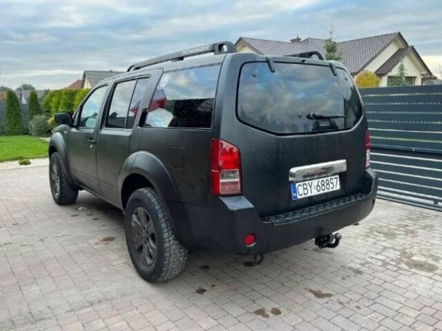 Черный Ниссан Патфайндер, объемом двигателя 3 л и пробегом 216 тыс. км за 4000 $, фото 3 на Automoto.ua