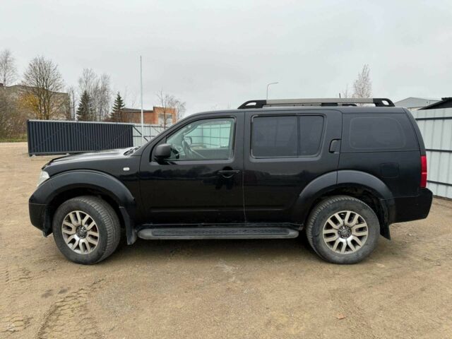 Черный Ниссан Патфайндер, объемом двигателя 2.5 л и пробегом 306 тыс. км за 4465 $, фото 2 на Automoto.ua