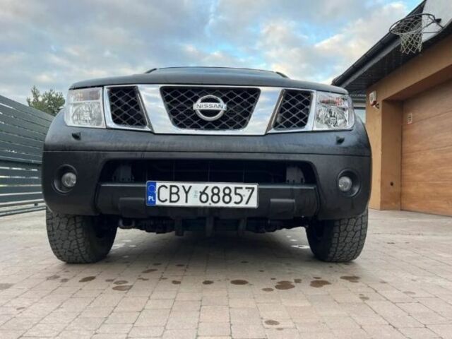 Черный Ниссан Патфайндер, объемом двигателя 3 л и пробегом 216 тыс. км за 4000 $, фото 4 на Automoto.ua