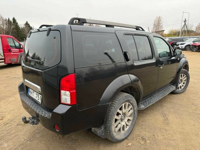 Черный Ниссан Патфайндер, объемом двигателя 2.5 л и пробегом 306 тыс. км за 4465 $, фото 5 на Automoto.ua