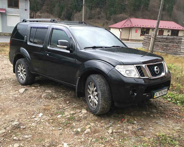 Черный Ниссан Патфайндер, объемом двигателя 2.5 л и пробегом 250 тыс. км за 11200 $, фото 1 на Automoto.ua