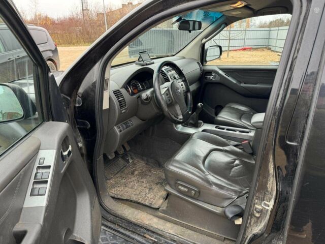 Черный Ниссан Патфайндер, объемом двигателя 2.5 л и пробегом 306 тыс. км за 4465 $, фото 9 на Automoto.ua