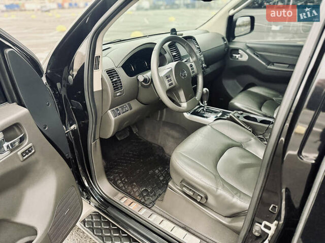 Черный Ниссан Патфайндер, объемом двигателя 3 л и пробегом 265 тыс. км за 18600 $, фото 14 на Automoto.ua