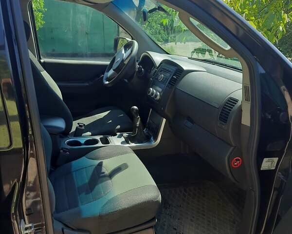 Черный Ниссан Патфайндер, объемом двигателя 2.5 л и пробегом 153 тыс. км за 15000 $, фото 4 на Automoto.ua