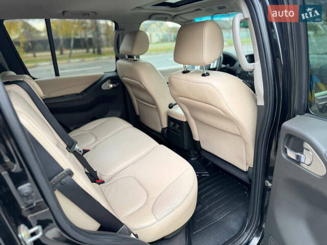 Черный Ниссан Патфайндер, объемом двигателя 2.5 л и пробегом 170 тыс. км за 14800 $, фото 19 на Automoto.ua