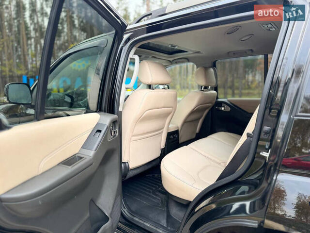 Черный Ниссан Патфайндер, объемом двигателя 2.5 л и пробегом 170 тыс. км за 14800 $, фото 16 на Automoto.ua