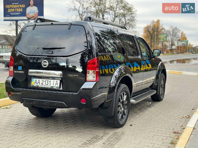 Черный Ниссан Патфайндер, объемом двигателя 2.5 л и пробегом 170 тыс. км за 14800 $, фото 4 на Automoto.ua
