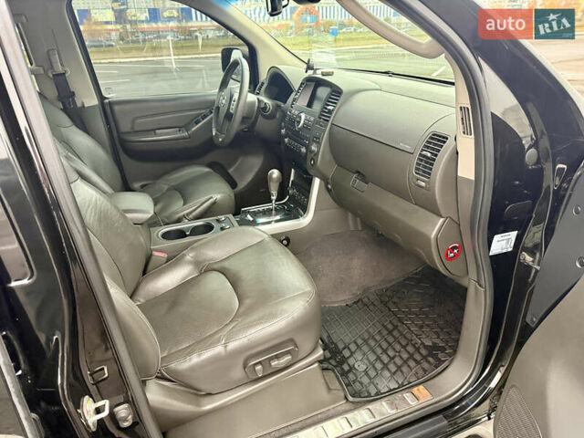 Черный Ниссан Патфайндер, объемом двигателя 3 л и пробегом 265 тыс. км за 18600 $, фото 22 на Automoto.ua