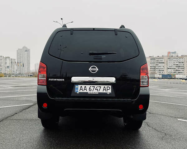 Черный Ниссан Патфайндер, объемом двигателя 3 л и пробегом 265 тыс. км за 18600 $, фото 9 на Automoto.ua