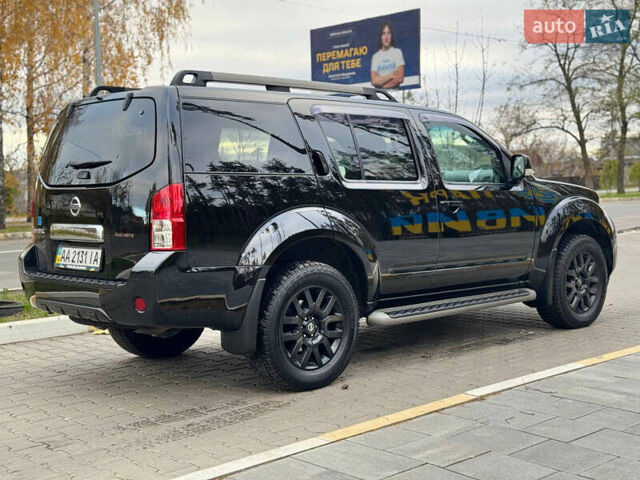 Черный Ниссан Патфайндер, объемом двигателя 2.5 л и пробегом 170 тыс. км за 14800 $, фото 3 на Automoto.ua