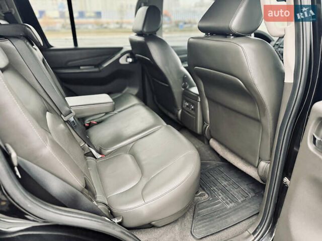 Черный Ниссан Патфайндер, объемом двигателя 3 л и пробегом 265 тыс. км за 18600 $, фото 21 на Automoto.ua