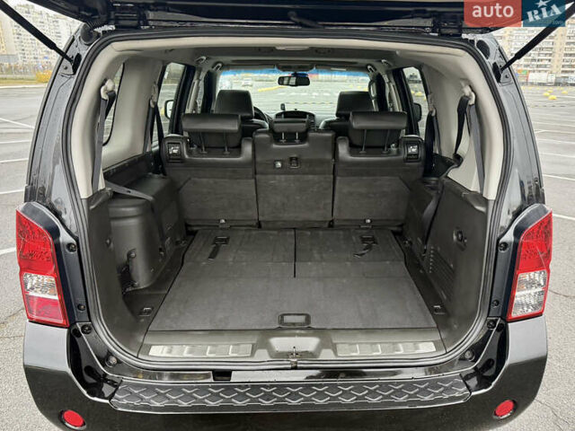 Черный Ниссан Патфайндер, объемом двигателя 3 л и пробегом 265 тыс. км за 18600 $, фото 43 на Automoto.ua