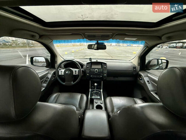 Черный Ниссан Патфайндер, объемом двигателя 3 л и пробегом 265 тыс. км за 18600 $, фото 23 на Automoto.ua