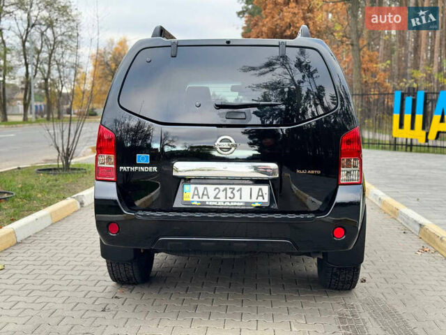 Черный Ниссан Патфайндер, объемом двигателя 2.5 л и пробегом 170 тыс. км за 14800 $, фото 5 на Automoto.ua