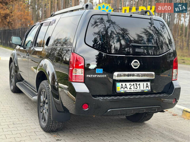 Черный Ниссан Патфайндер, объемом двигателя 2.5 л и пробегом 170 тыс. км за 14800 $, фото 6 на Automoto.ua