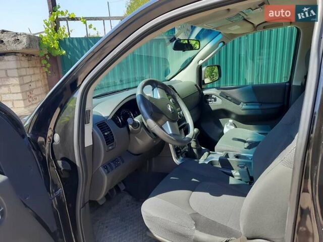 Черный Ниссан Патфайндер, объемом двигателя 2.5 л и пробегом 153 тыс. км за 15000 $, фото 6 на Automoto.ua