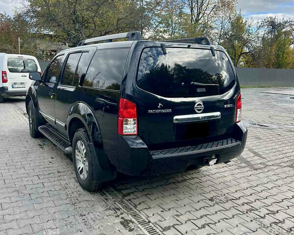 Чорний Ніссан Патфайндер, об'ємом двигуна 3.95 л та пробігом 131 тис. км за 20500 $, фото 2 на Automoto.ua