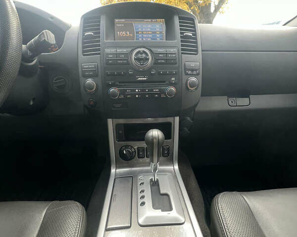 Чорний Ніссан Патфайндер, об'ємом двигуна 3.95 л та пробігом 131 тис. км за 20500 $, фото 12 на Automoto.ua