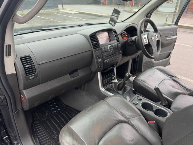 Черный Ниссан Патфайндер, объемом двигателя 2.5 л и пробегом 187 тыс. км за 5500 $, фото 11 на Automoto.ua