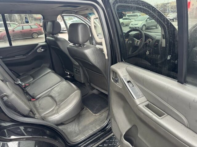 Черный Ниссан Патфайндер, объемом двигателя 2.5 л и пробегом 187 тыс. км за 4999 $, фото 13 на Automoto.ua