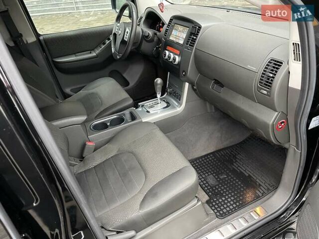 Черный Ниссан Патфайндер, объемом двигателя 2.5 л и пробегом 48 тыс. км за 18800 $, фото 57 на Automoto.ua