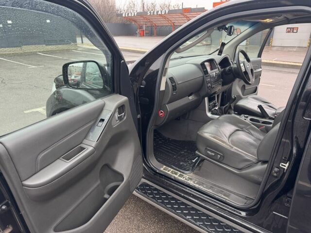 Черный Ниссан Патфайндер, объемом двигателя 2.5 л и пробегом 187 тыс. км за 4999 $, фото 10 на Automoto.ua