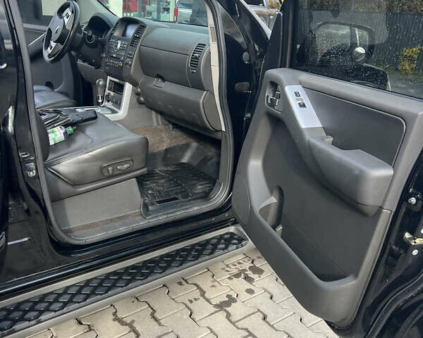 Чорний Ніссан Патфайндер, об'ємом двигуна 3.95 л та пробігом 131 тис. км за 20500 $, фото 5 на Automoto.ua