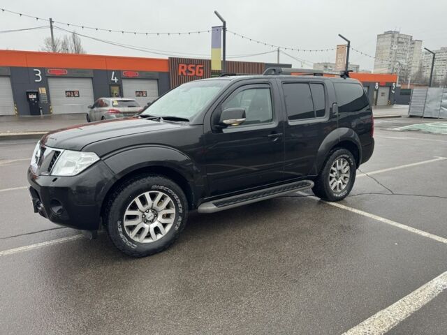 Черный Ниссан Патфайндер, объемом двигателя 2.5 л и пробегом 187 тыс. км за 5500 $, фото 1 на Automoto.ua
