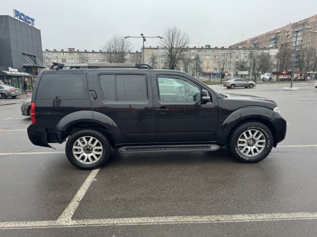 Черный Ниссан Патфайндер, объемом двигателя 2.5 л и пробегом 187 тыс. км за 4999 $, фото 5 на Automoto.ua