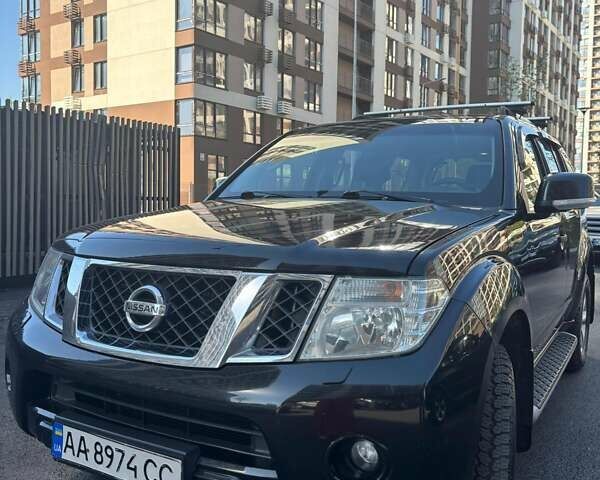 Чорний Ніссан Патфайндер, об'ємом двигуна 2.5 л та пробігом 235 тис. км за 14500 $, фото 1 на Automoto.ua
