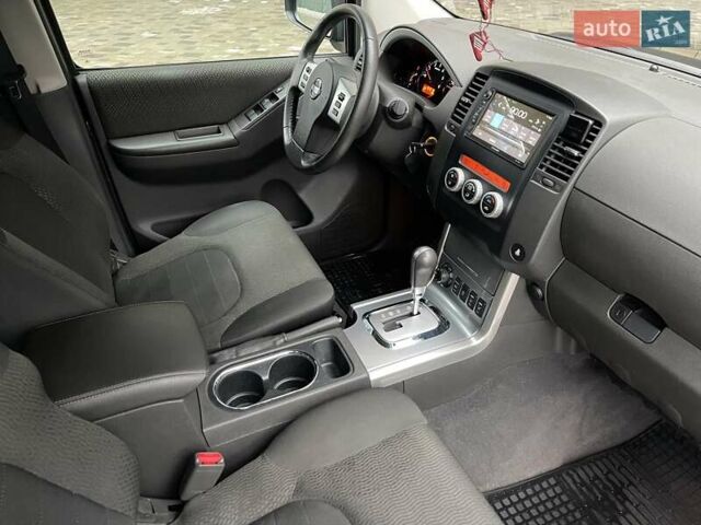 Черный Ниссан Патфайндер, объемом двигателя 2.5 л и пробегом 48 тыс. км за 18800 $, фото 59 на Automoto.ua