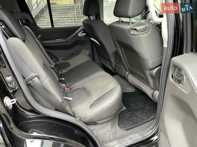 Черный Ниссан Патфайндер, объемом двигателя 2.5 л и пробегом 48 тыс. км за 18800 $, фото 55 на Automoto.ua