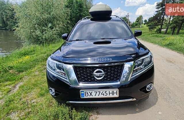 Черный Ниссан Патфайндер, объемом двигателя 3.5 л и пробегом 220 тыс. км за 13499 $, фото 2 на Automoto.ua
