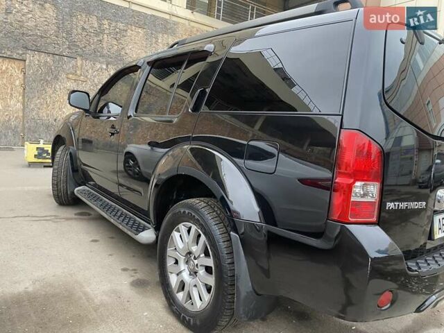 Чорний Ніссан Патфайндер, об'ємом двигуна 2.5 л та пробігом 310 тис. км за 20750 $, фото 4 на Automoto.ua