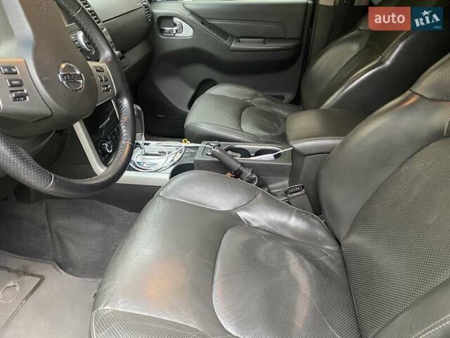Чорний Ніссан Патфайндер, об'ємом двигуна 2.5 л та пробігом 310 тис. км за 20750 $, фото 5 на Automoto.ua