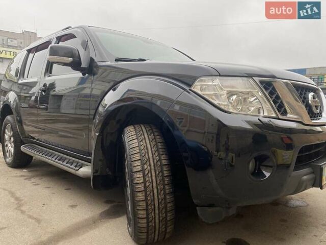 Чорний Ніссан Патфайндер, об'ємом двигуна 2.5 л та пробігом 310 тис. км за 20750 $, фото 2 на Automoto.ua
