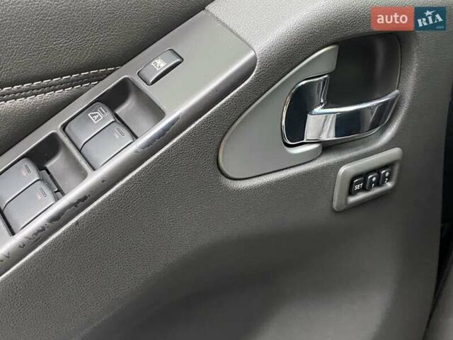 Чорний Ніссан Патфайндер, об'ємом двигуна 2.5 л та пробігом 310 тис. км за 20750 $, фото 12 на Automoto.ua