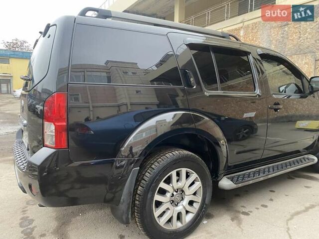 Чорний Ніссан Патфайндер, об'ємом двигуна 2.5 л та пробігом 310 тис. км за 20750 $, фото 3 на Automoto.ua