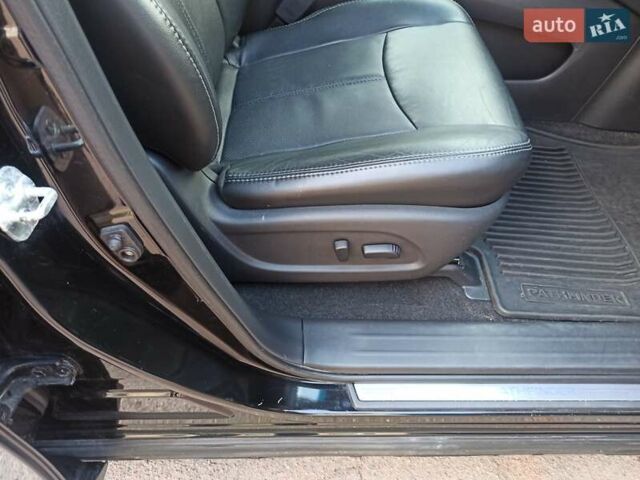 Черный Ниссан Патфайндер, объемом двигателя 3.5 л и пробегом 240 тыс. км за 13500 $, фото 12 на Automoto.ua