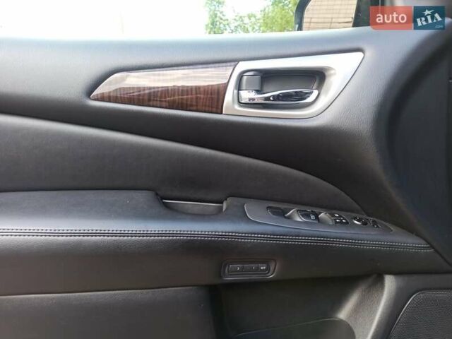 Черный Ниссан Патфайндер, объемом двигателя 3.5 л и пробегом 240 тыс. км за 13500 $, фото 7 на Automoto.ua