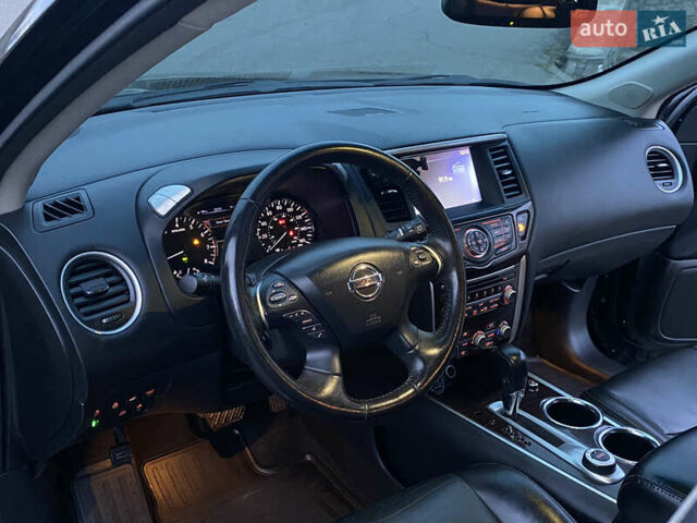 Черный Ниссан Патфайндер, объемом двигателя 3.5 л и пробегом 245 тыс. км за 12900 $, фото 16 на Automoto.ua