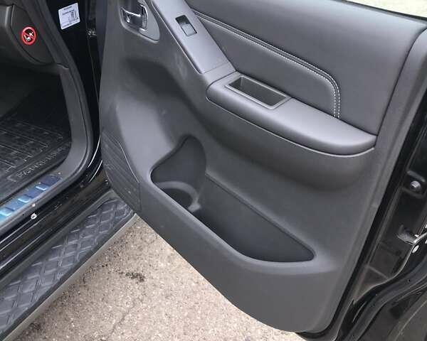 Черный Ниссан Патфайндер, объемом двигателя 2.5 л и пробегом 4 тыс. км за 31500 $, фото 11 на Automoto.ua