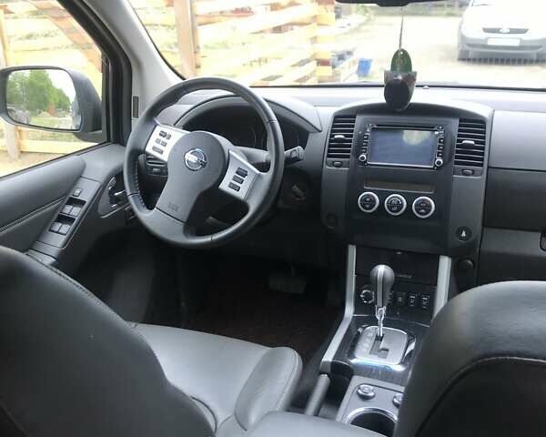 Черный Ниссан Патфайндер, объемом двигателя 2.5 л и пробегом 4 тыс. км за 31500 $, фото 9 на Automoto.ua