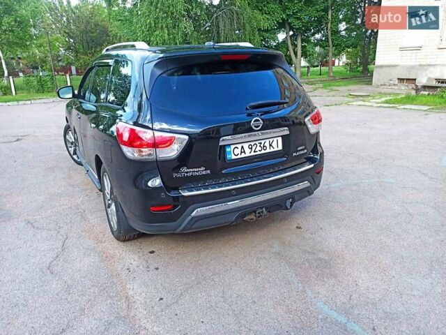 Черный Ниссан Патфайндер, объемом двигателя 3.5 л и пробегом 240 тыс. км за 13500 $, фото 1 на Automoto.ua