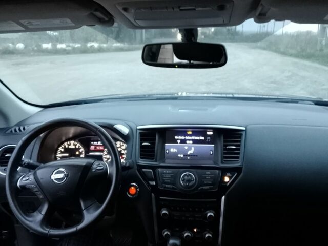 Черный Ниссан Патфайндер, объемом двигателя 3.5 л и пробегом 186 тыс. км за 14700 $, фото 2 на Automoto.ua