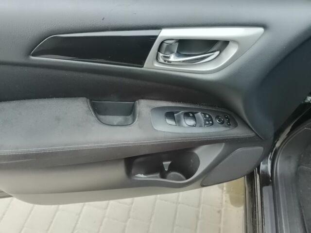 Черный Ниссан Патфайндер, объемом двигателя 3.5 л и пробегом 186 тыс. км за 14700 $, фото 5 на Automoto.ua