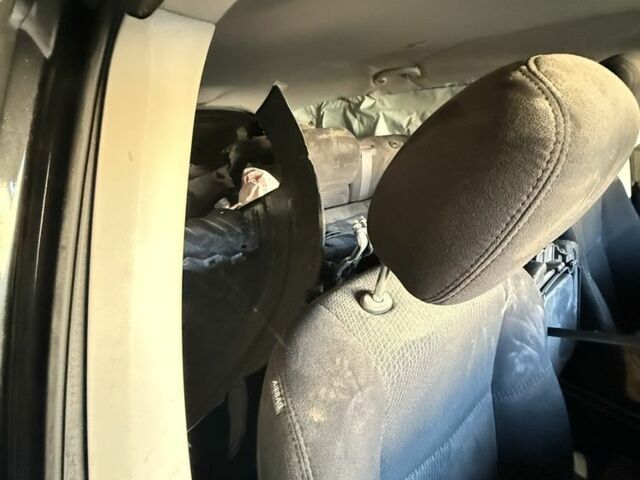 Черный Ниссан Патфайндер, объемом двигателя 3.6 л и пробегом 60 тыс. км за 3500 $, фото 10 на Automoto.ua